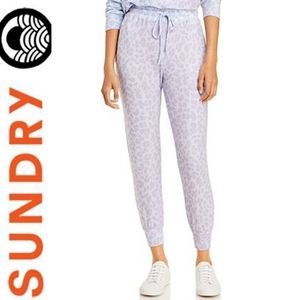 Sundry Women's Leopard Jogger Pant